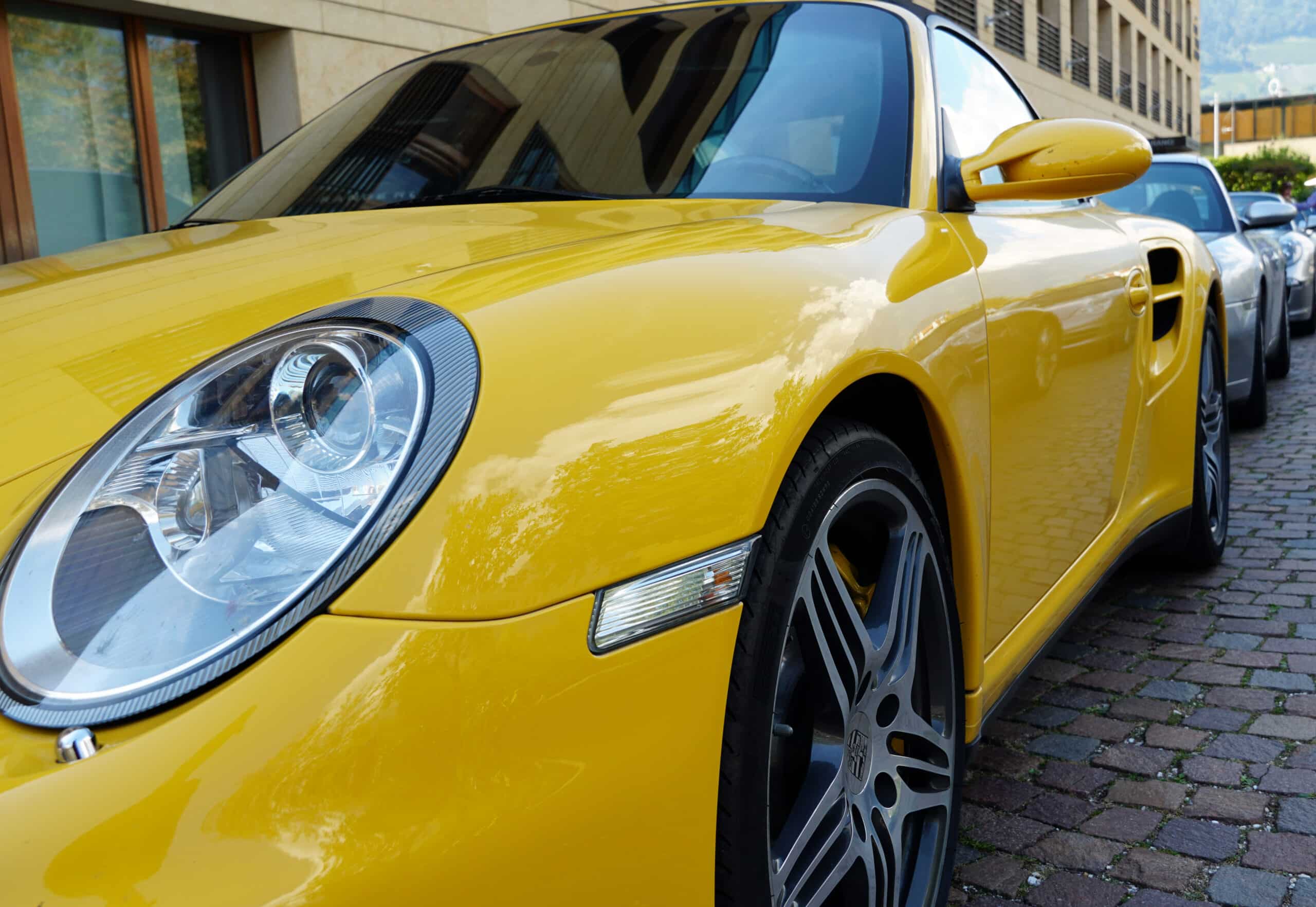 Porsche mit technischem Defekt